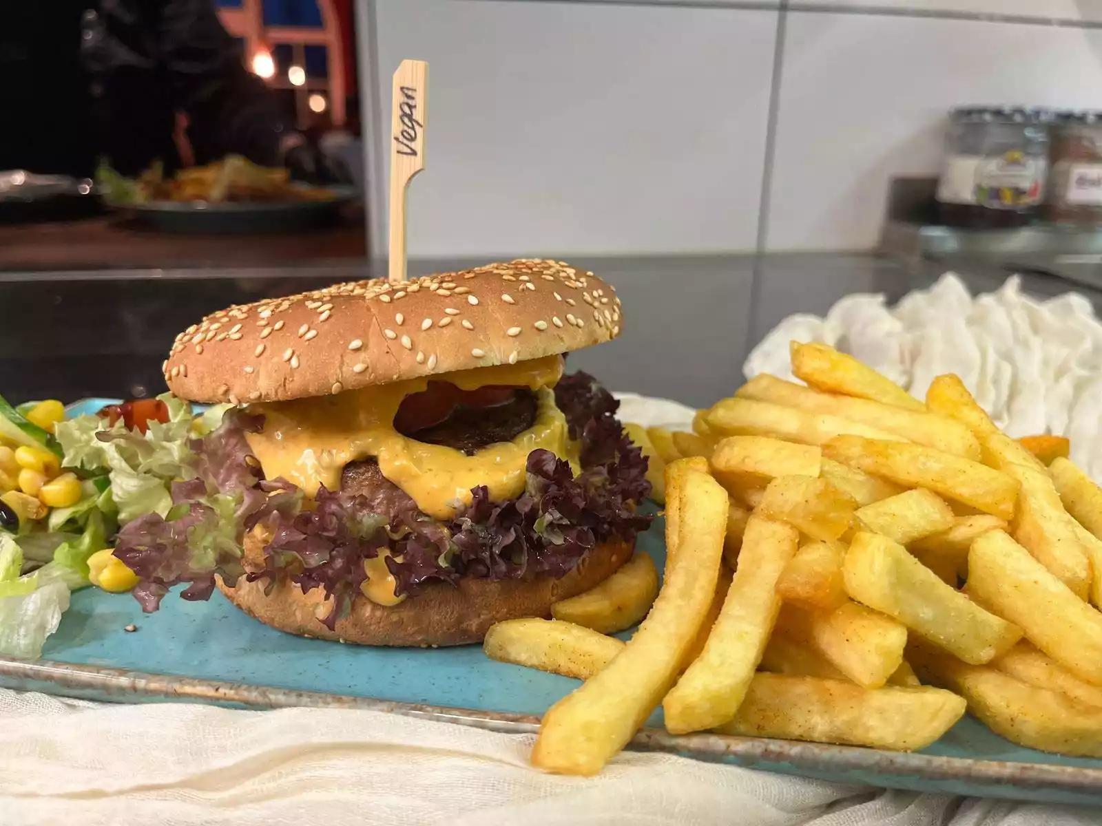 diverse Burger mit Pommes